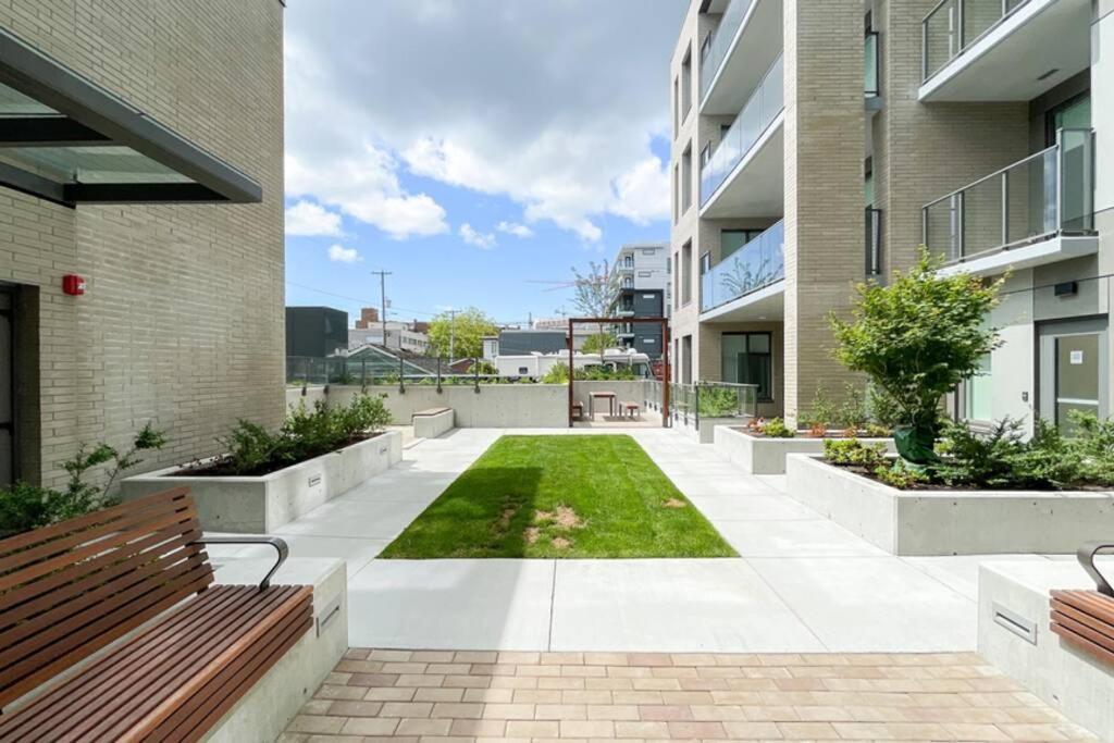 Spacious New Apartment With Working Space@Oakridge Vancouver Exterior foto